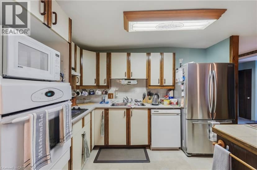 338 ALBANY Street — photo 9 of 40