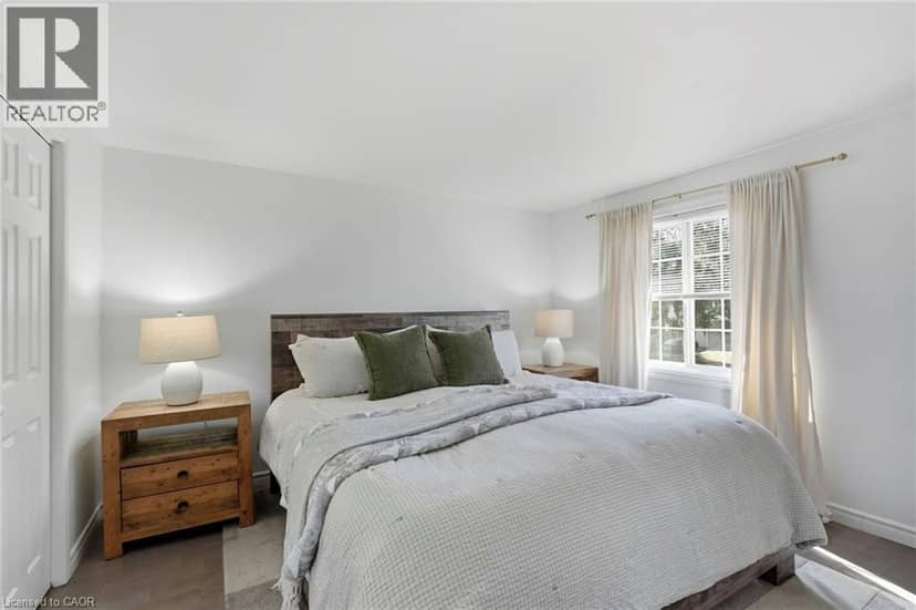 37 BAYVIEW Drive — photo 18 of 31