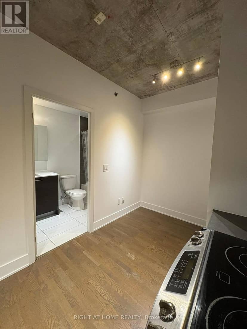 602 - 90 Trinity Street — photo 11 of 26