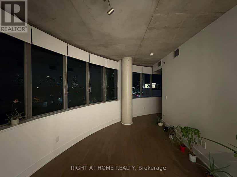 602 - 90 Trinity Street — photo 17 of 26