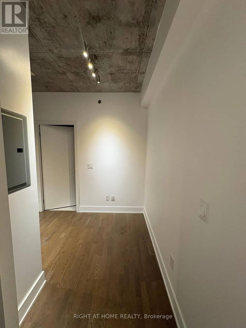 602 - 90 Trinity Street — photo 5 of 26