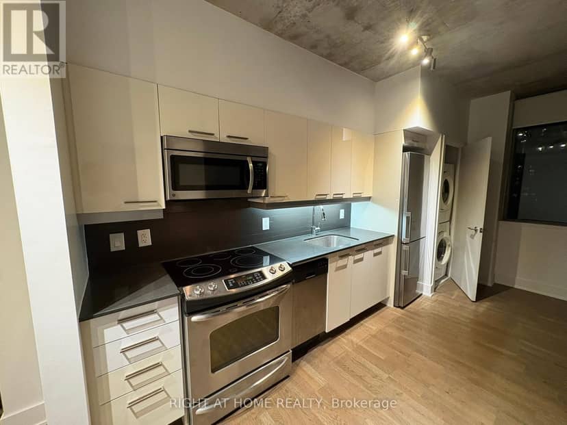 602 - 90 Trinity Street — photo 7 of 26