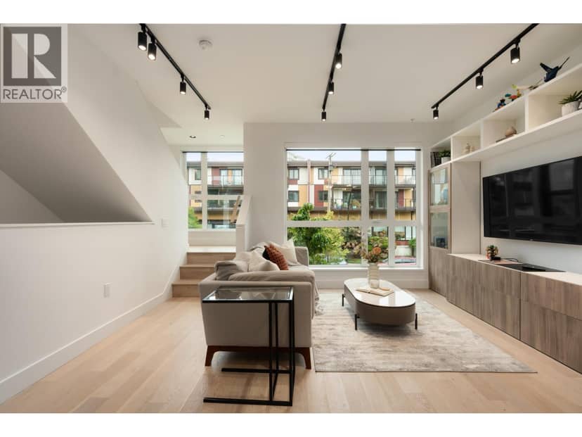 3984 DUMFRIES STREET, Vancouver