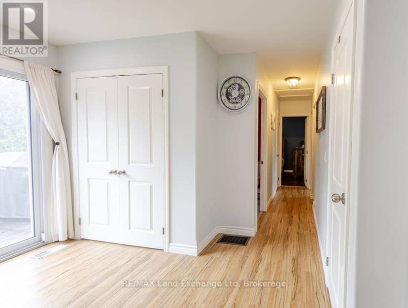 463 Wolsley Street — photo 13 of 40