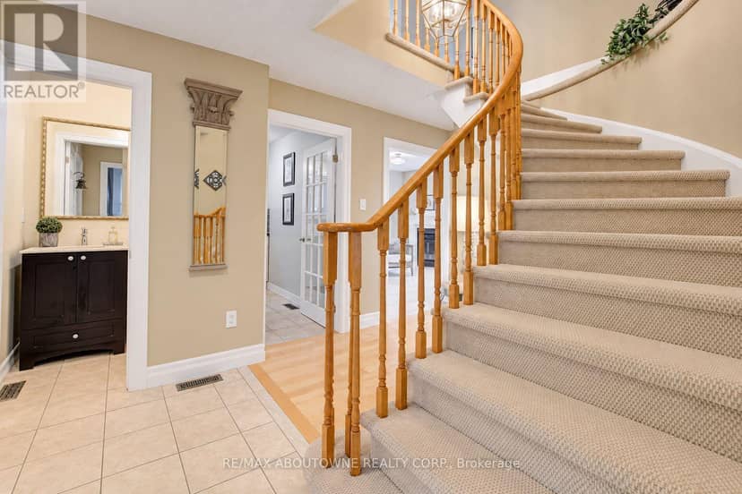 3668 Colonial Drive — photo 4 of 40