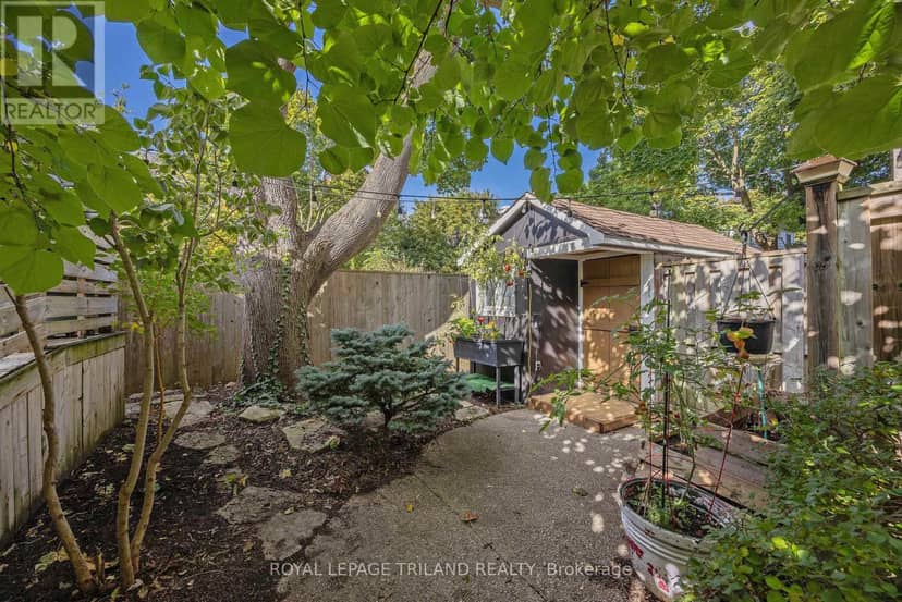 8 McKenzie Avenue — photo 31 of 37