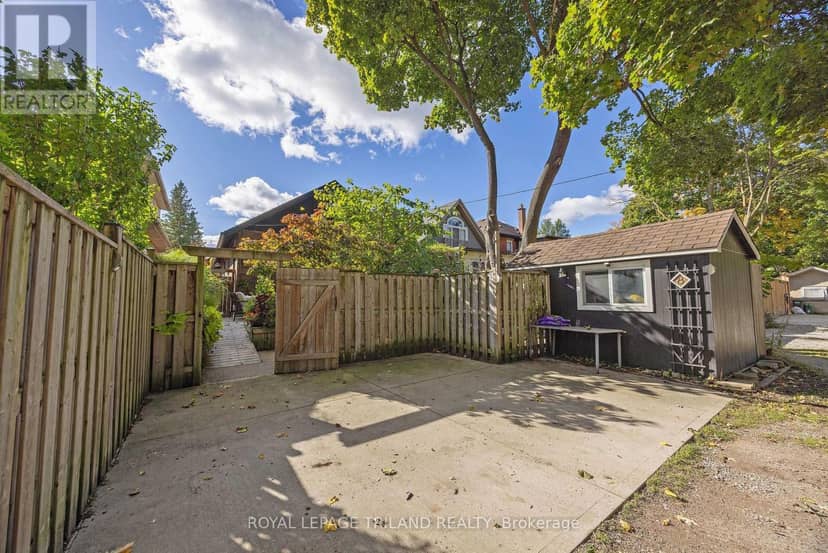 8 McKenzie Avenue — photo 35 of 37
