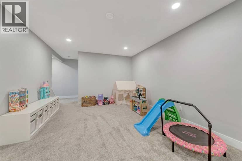 4111 34 Street — photo 31 of 40