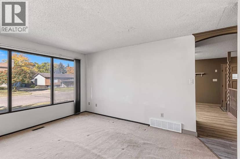 3305 55 Avenue — photo 9 of 38