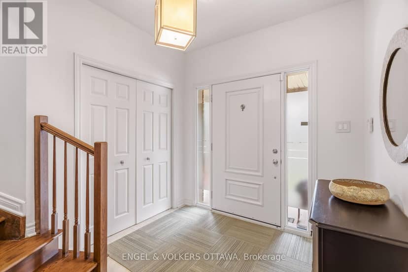 704 Wrangler Circle, Ottawa, photo 3