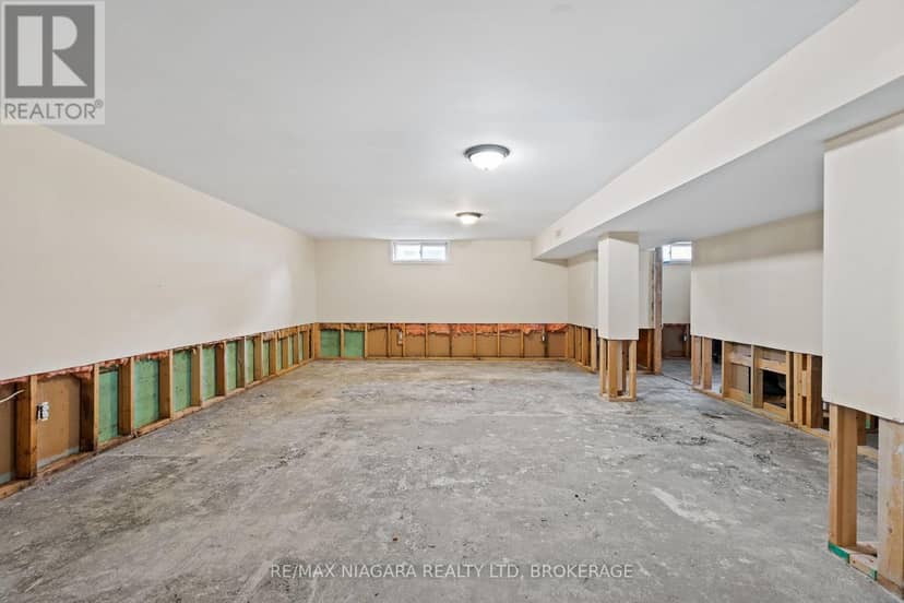 256 Kingsway Street — photo 17 of 32