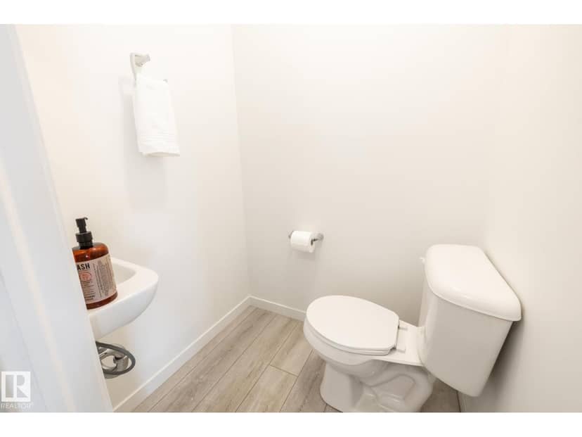 19216 27 AV NW — photo 14 of 39