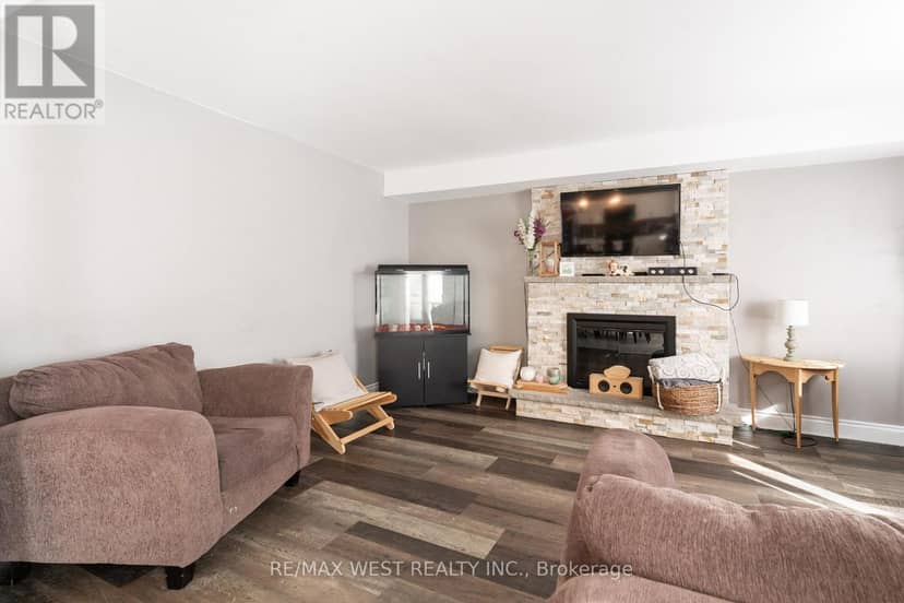 19 Moore Place — photo 11 of 27