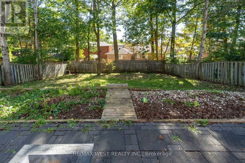 19 Moore Place — photo 25 of 27