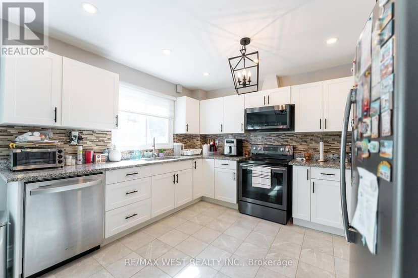 19 Moore Place — photo 9 of 27