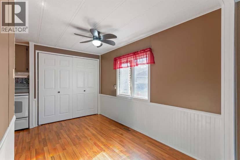 4809 26 Street — photo 9 of 40