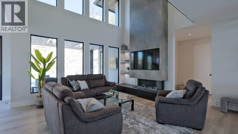 740 Pinehaven Court, Kelowna, photo 5