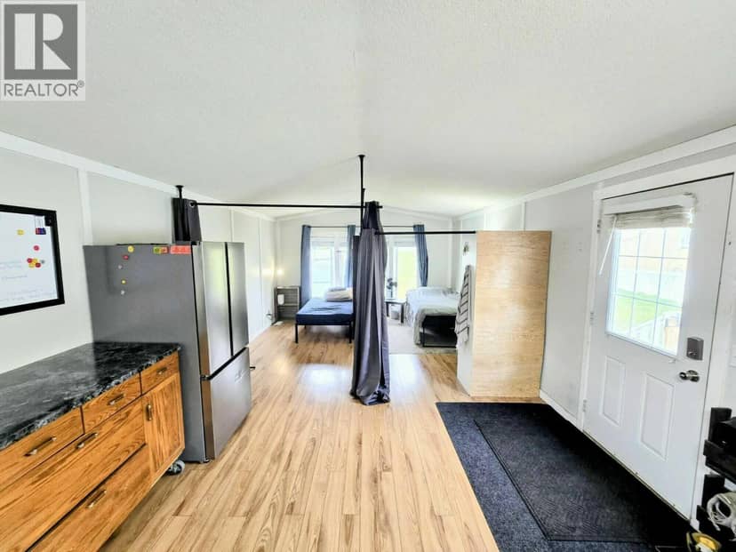 21 Champlain Place, Elkford, photo 3