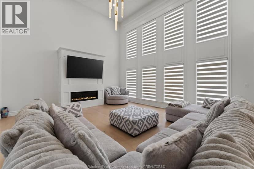 570 Orchards Crescent — photo 18 of 37