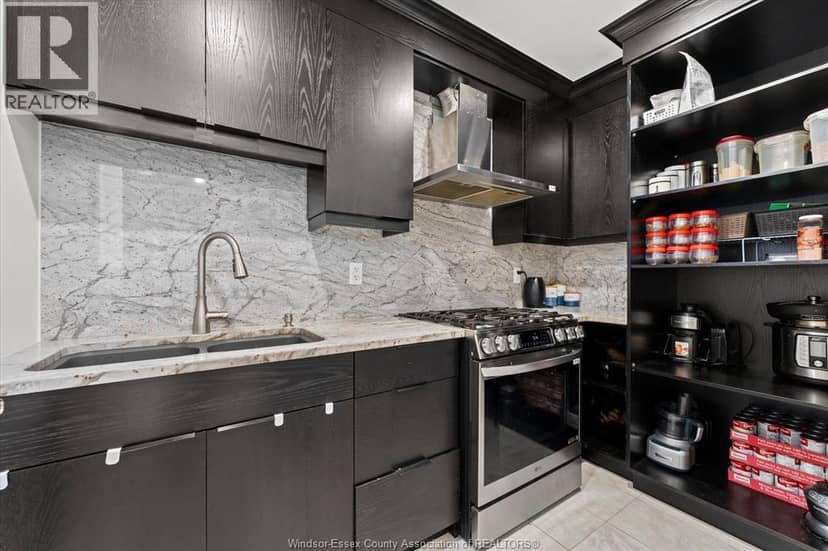 570 Orchards Crescent — photo 14 of 37
