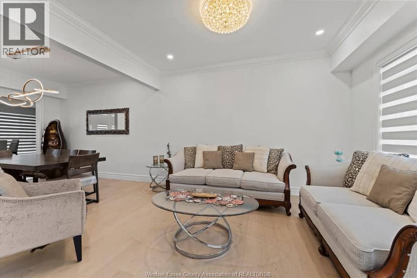 570 Orchards Crescent — photo 4 of 37