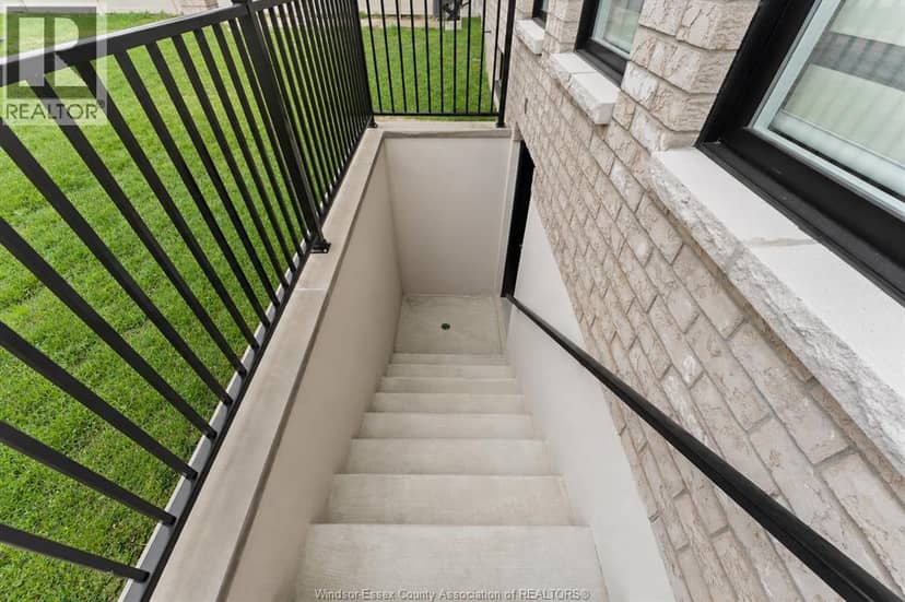 570 Orchards Crescent — photo 35 of 37
