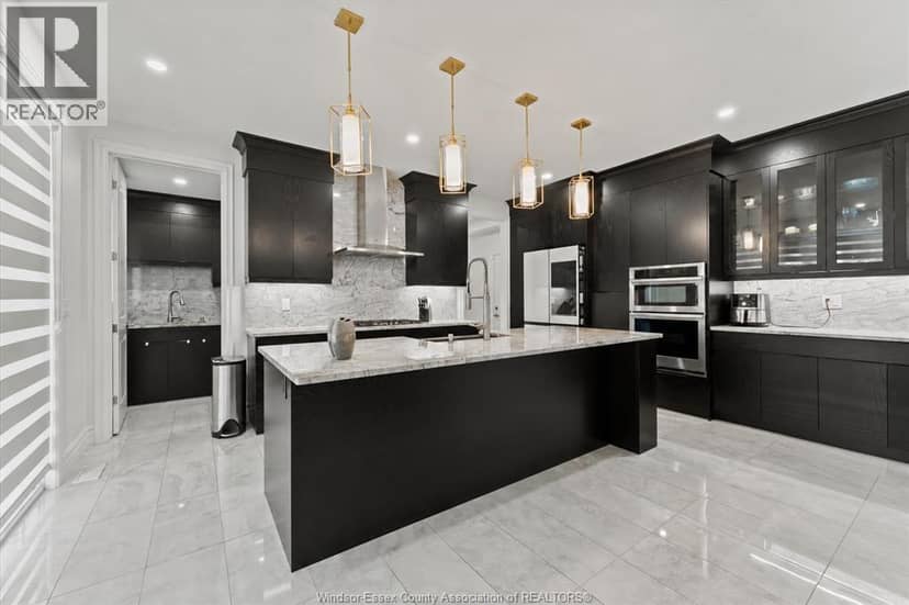 570 Orchards Crescent — photo 8 of 37