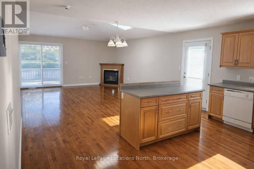 23 - 275 Huron Street — photo 21 of 40
