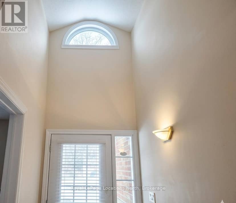 23 - 275 Huron Street — photo 10 of 40