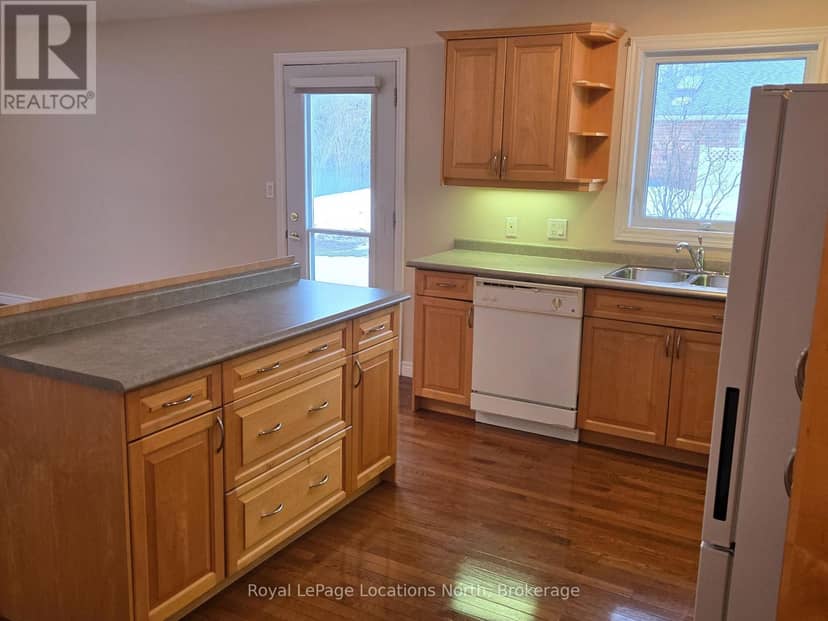 23 - 275 Huron Street — photo 16 of 40