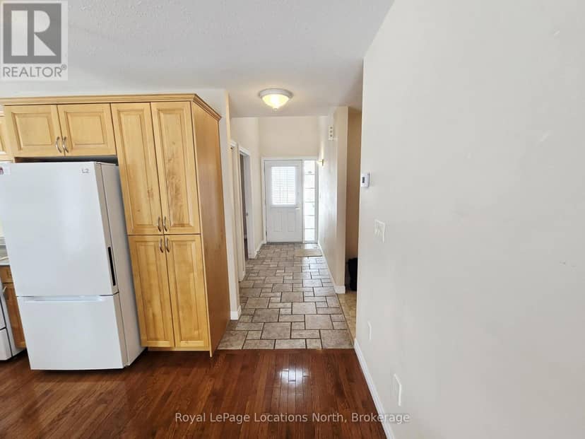 23 - 275 Huron Street — photo 8 of 40