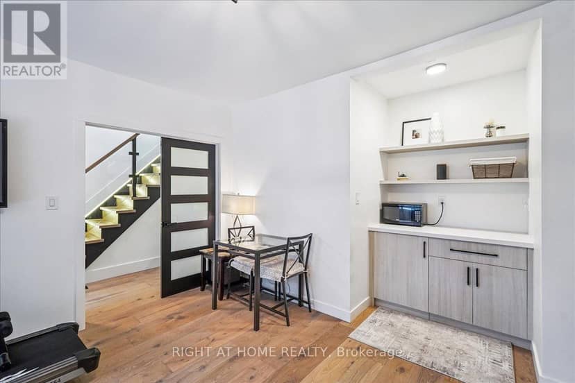 2090 Stonehouse Crescent — photo 13 of 28