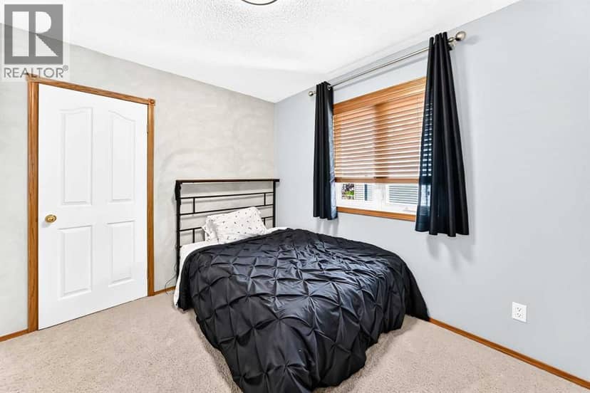 36 Chinook Crescent — photo 33 of 40