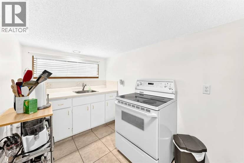 36 Chinook Crescent — photo 39 of 40