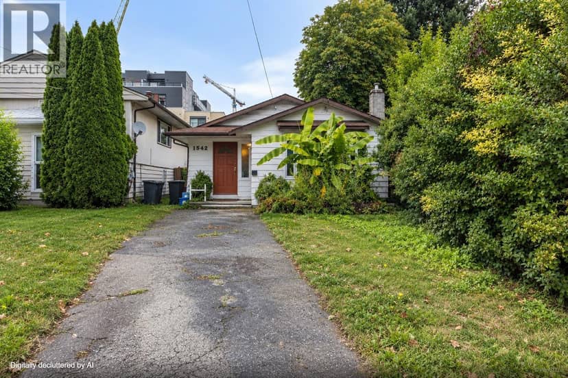 1542 BOND STREET, North Vancouver