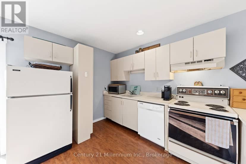 7 - 467 Oxbow Crescent — photo 12 of 36