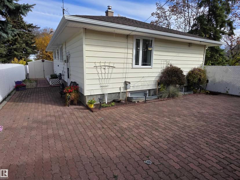 5308 48 ST — photo 31 of 40