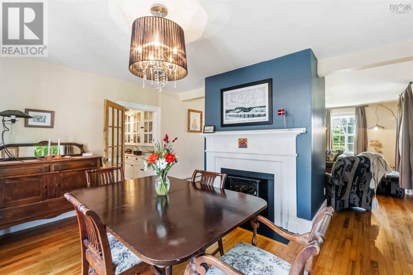 371 Granville Street E — photo 11 of 40