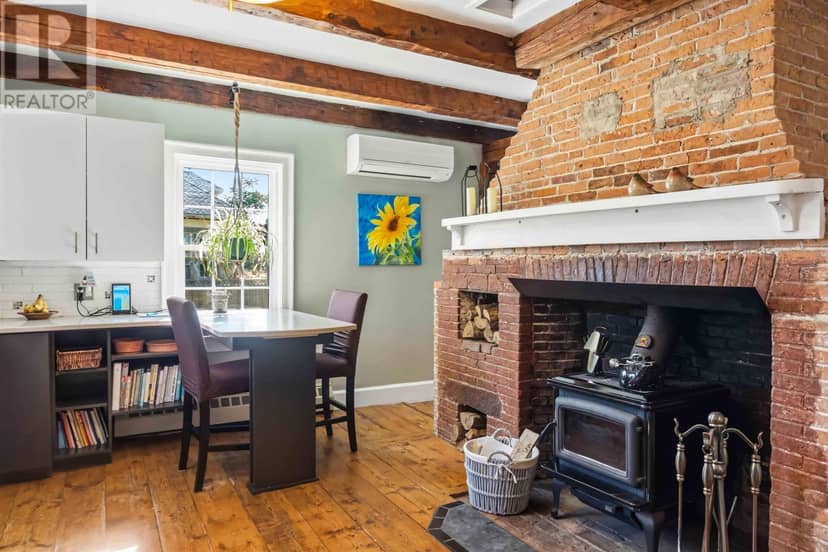 371 Granville Street E — photo 12 of 40