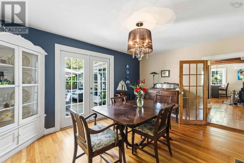 371 Granville Street E — photo 10 of 40