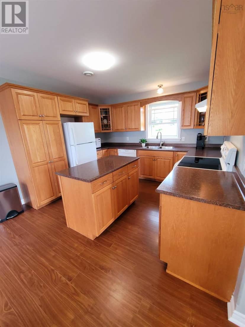 28 Pleasant Street — photo 11 of 30