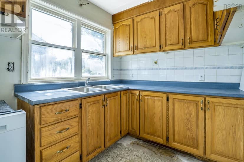 60 Thornhill Drive — photo 18 of 40