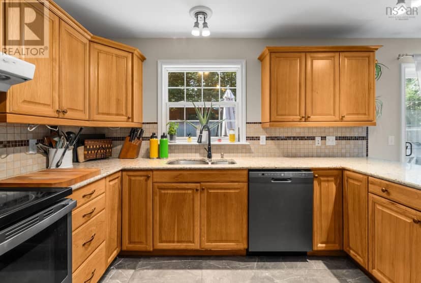 Dr. 43 Bayview Drive — photo 16 of 40