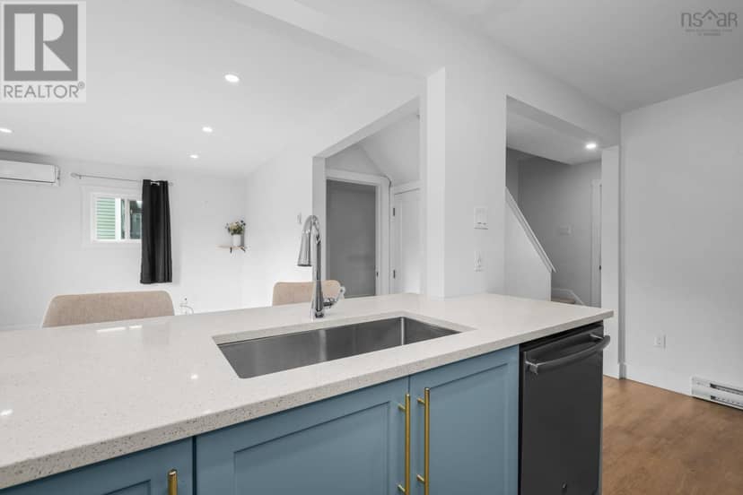 115 A Coronation Avenue — photo 7 of 25