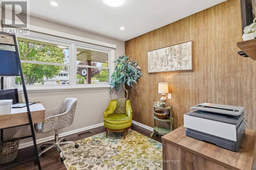 70 Brentwood Crescent — photo 28 of 40