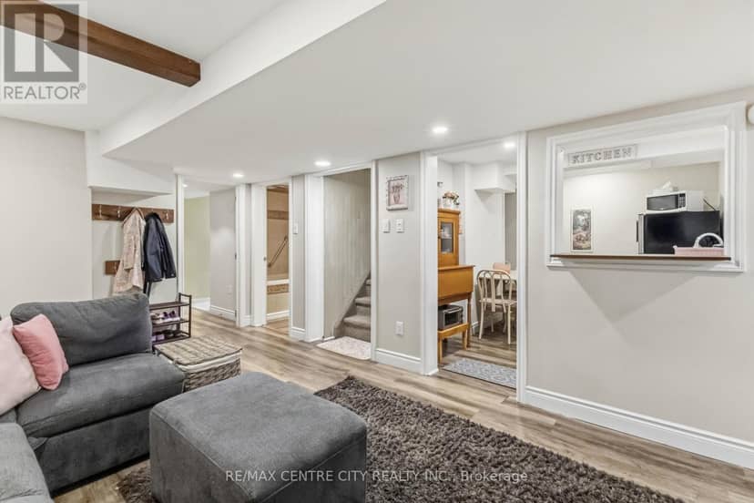 70 Brentwood Crescent — photo 33 of 40