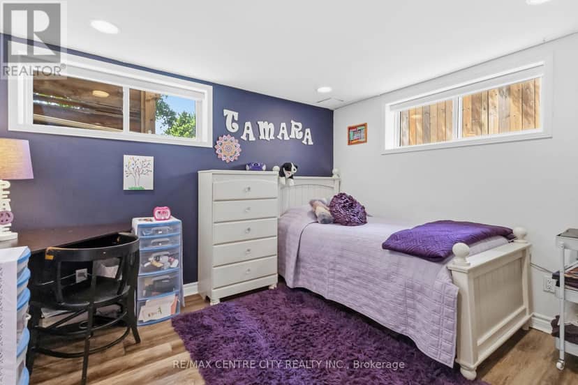 70 Brentwood Crescent — photo 35 of 40