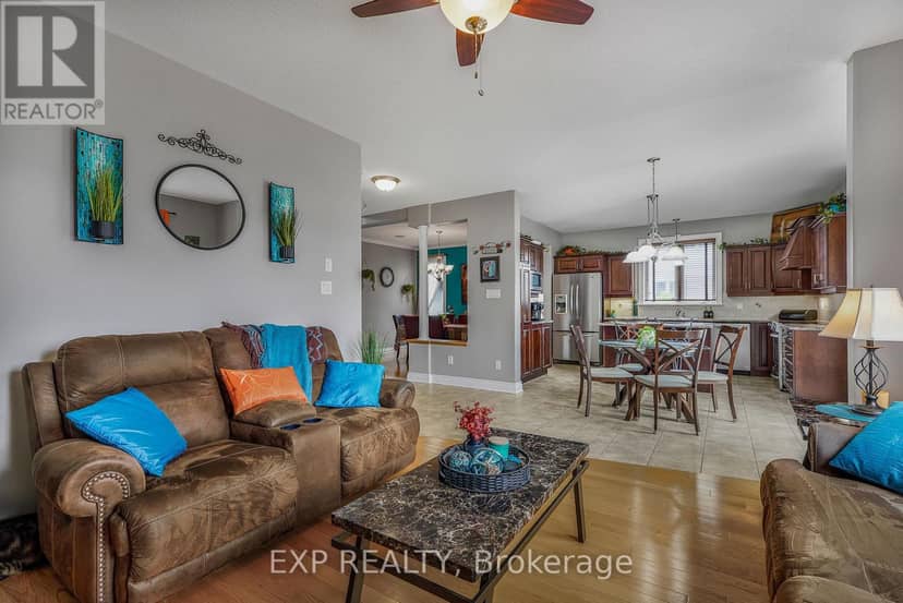 224 Topaze Crescent — photo 15 of 40
