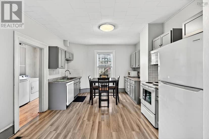 2490 John Street — photo 13 of 40