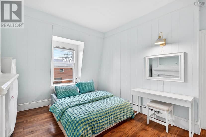 2490 John Street — photo 21 of 40